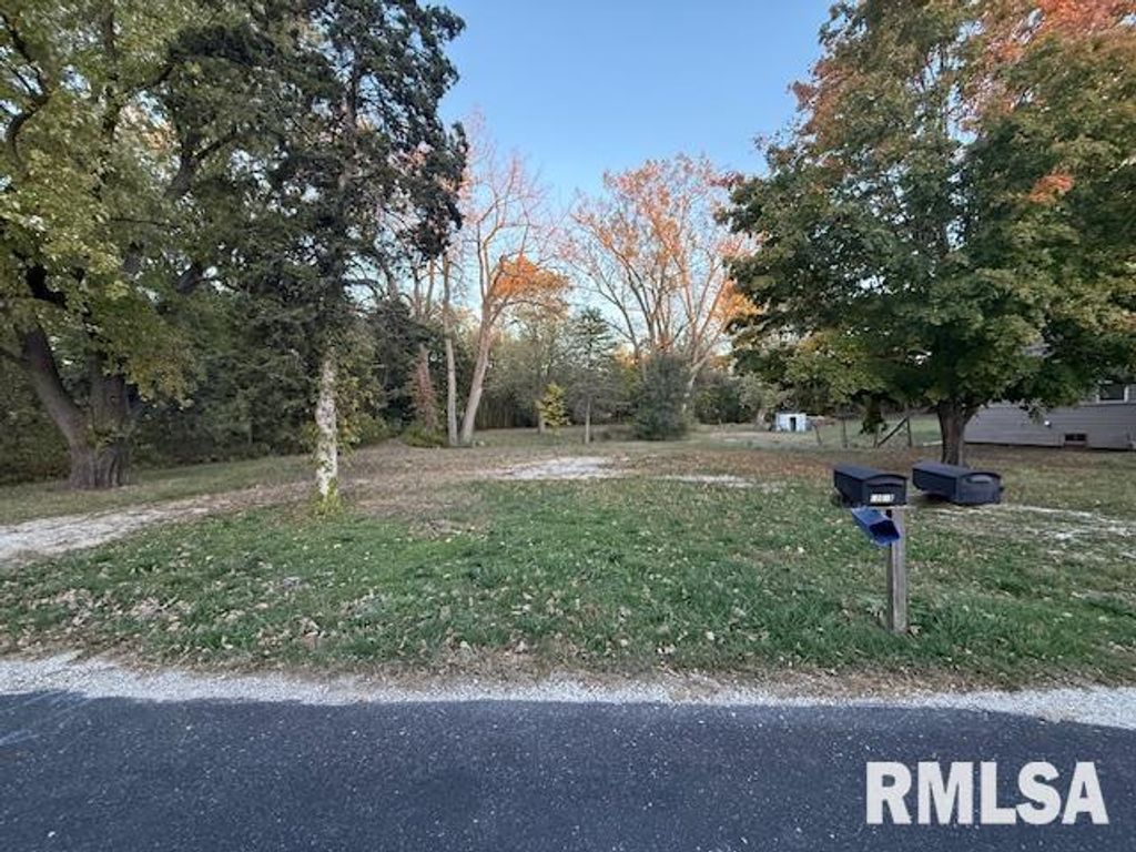 10014 N GARDEN Lane, Peoria, IL 61615