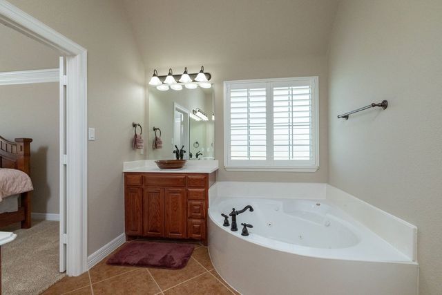 130 Austen Drive, Hudson Oaks, TX 76087