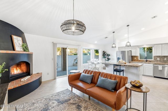 9960 N Roxbury Drive, Oro Valley, AZ 85737