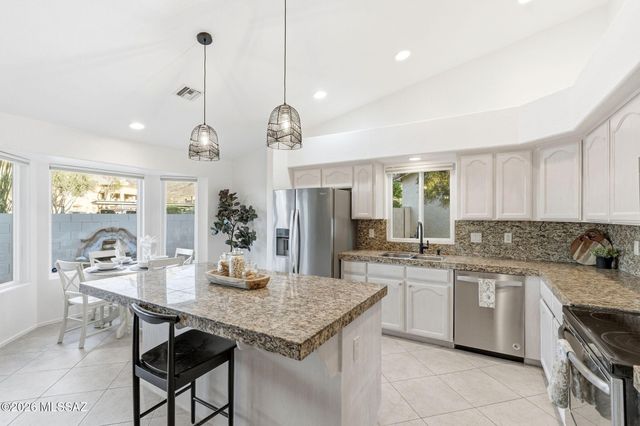 9960 N Roxbury Drive, Oro Valley, AZ 85737