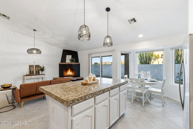 9960 N Roxbury Drive, Oro Valley, AZ 85737