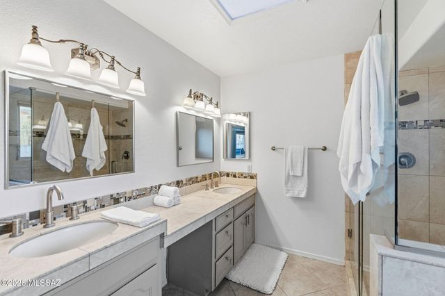 9960 N Roxbury Drive, Oro Valley, AZ 85737