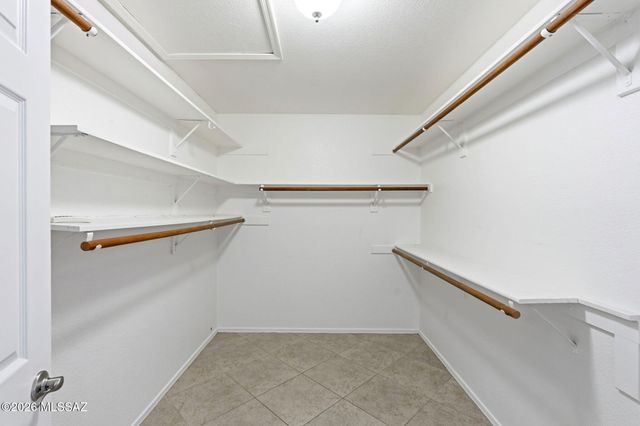 9960 N Roxbury Drive, Oro Valley, AZ 85737