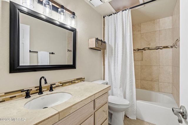 9960 N Roxbury Drive, Oro Valley, AZ 85737