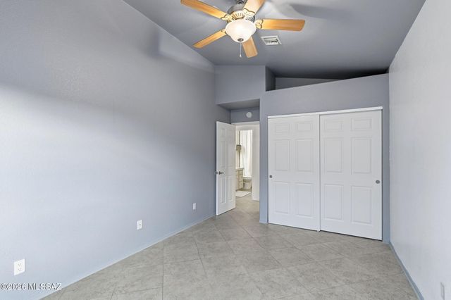 9960 N Roxbury Drive, Oro Valley, AZ 85737