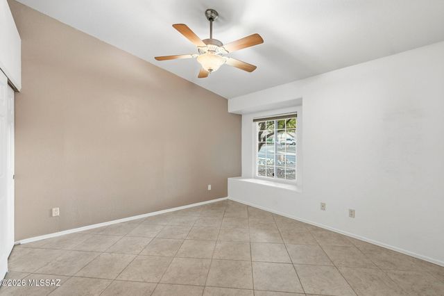 9960 N Roxbury Drive, Oro Valley, AZ 85737