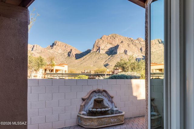 9960 N Roxbury Drive, Oro Valley, AZ 85737