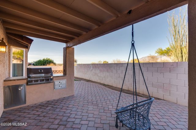 9960 N Roxbury Drive, Oro Valley, AZ 85737