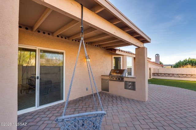 9960 N Roxbury Drive, Oro Valley, AZ 85737