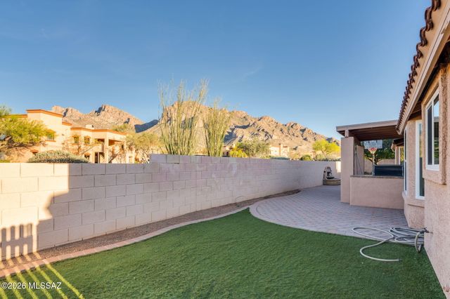 9960 N Roxbury Drive, Oro Valley, AZ 85737