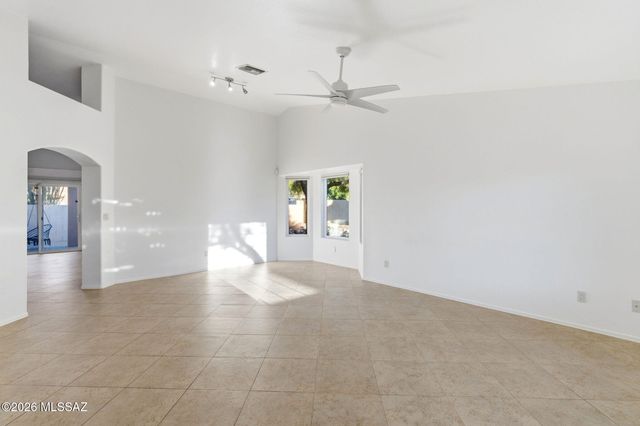 9960 N Roxbury Drive, Oro Valley, AZ 85737