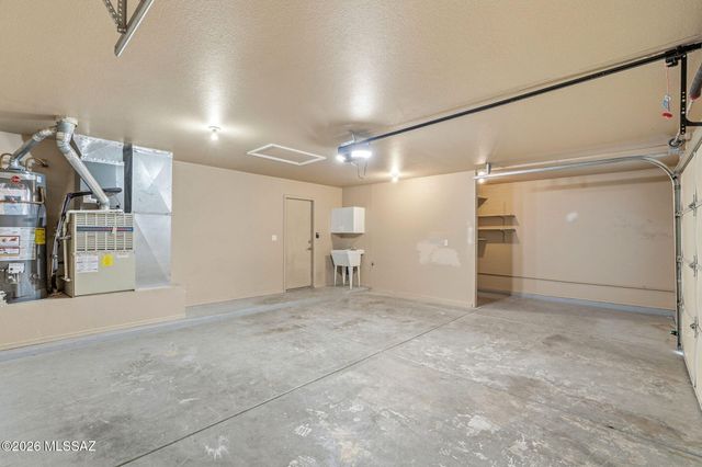 9960 N Roxbury Drive, Oro Valley, AZ 85737