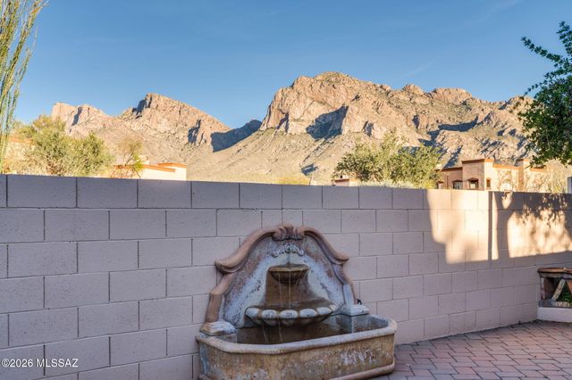 9960 N Roxbury Drive, Oro Valley, AZ 85737