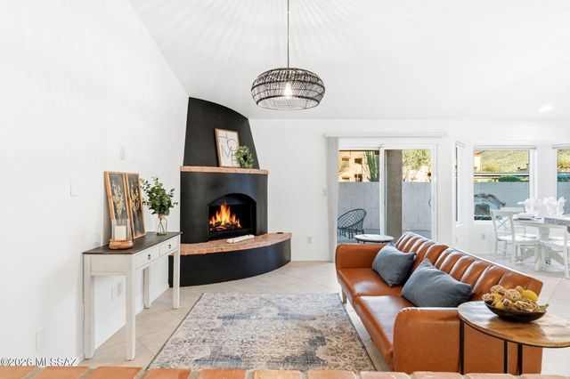 9960 N Roxbury Drive, Oro Valley, AZ 85737