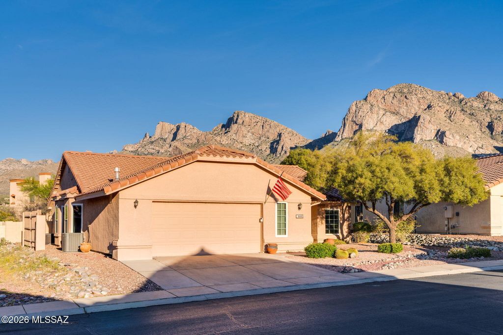 9960 N Roxbury Drive, Oro Valley, AZ 85737