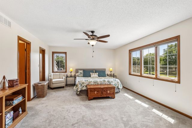 5405 NW 91st Street, Johnston, IA 50131