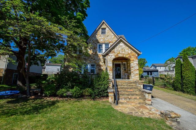 3017 Woodlawn AVE, Roanoke, VA 24015
