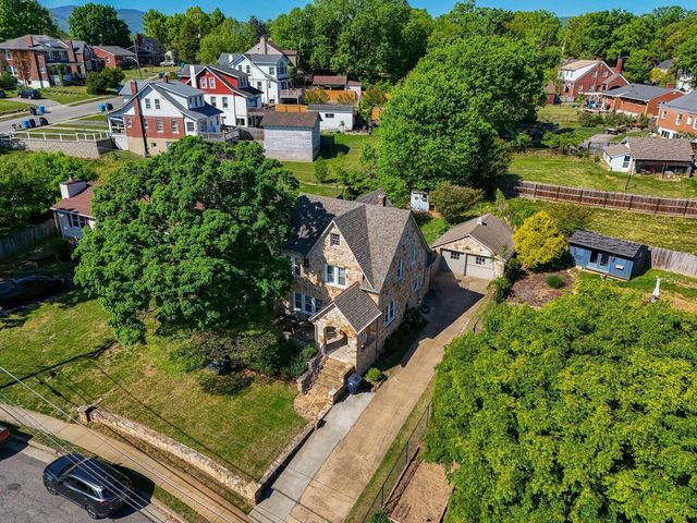 3017 Woodlawn AVE, Roanoke, VA 24015