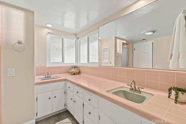 105 Country Club Court, Glendora, CA 91741