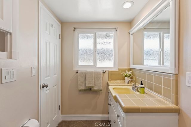 105 Country Club Court, Glendora, CA 91741