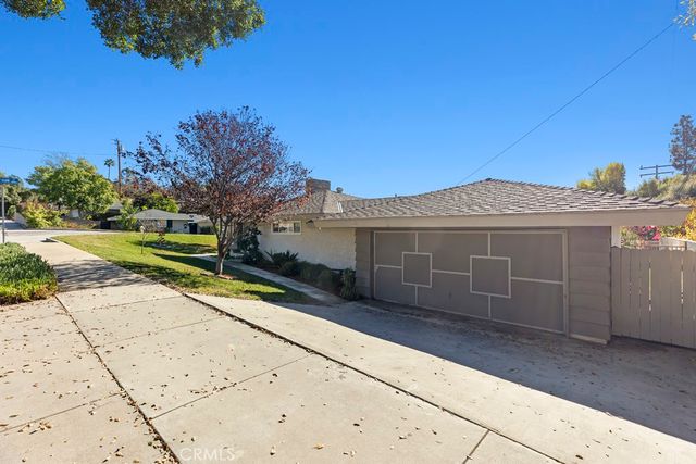 105 Country Club Court, Glendora, CA 91741