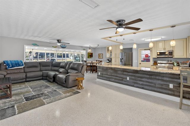 1115 SE KINGSBAY DRIVE, Crystal River, FL 34429