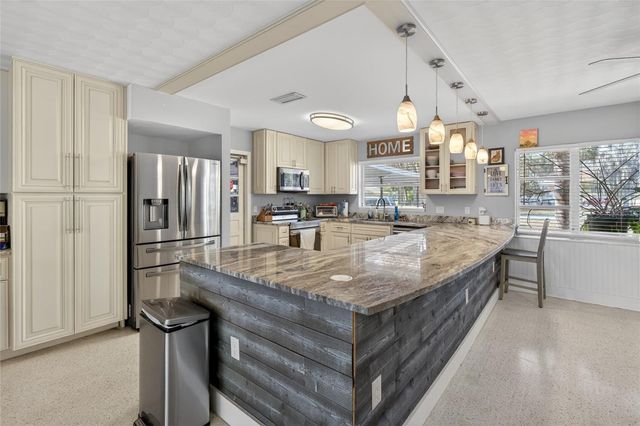 1115 SE KINGSBAY DRIVE, Crystal River, FL 34429