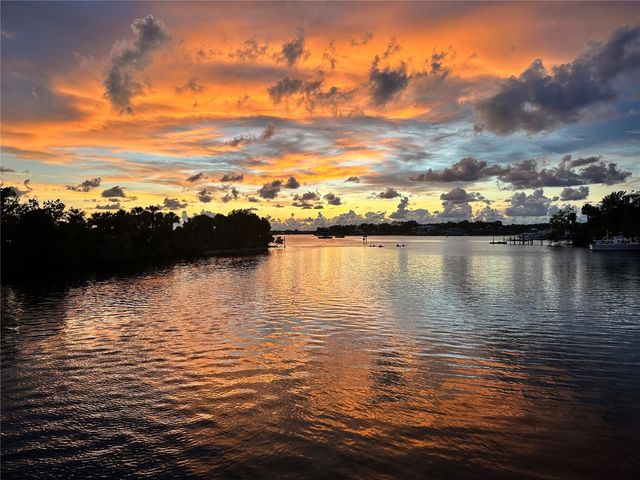 1115 SE KINGSBAY DRIVE, Crystal River, FL 34429