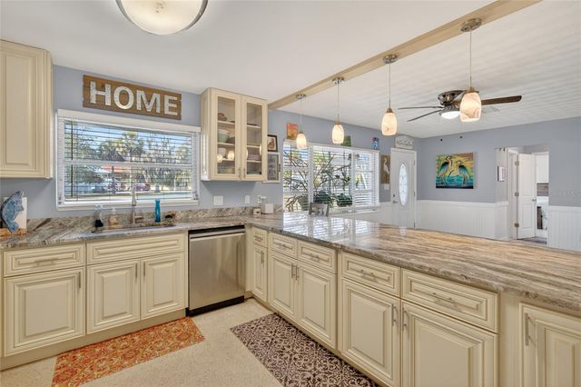 1115 SE KINGSBAY DRIVE, Crystal River, FL 34429