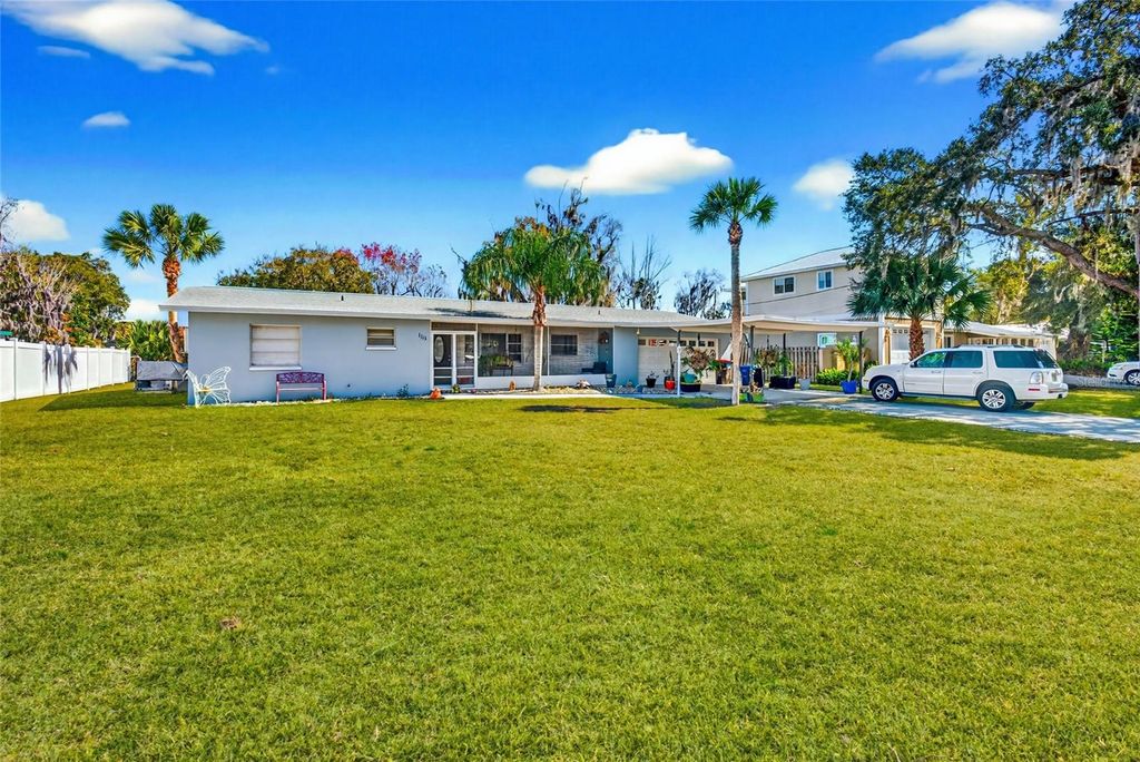 Image 2 of property listing at 1115 SE KINGSBAY DRIVE, Crystal River, FL 34429