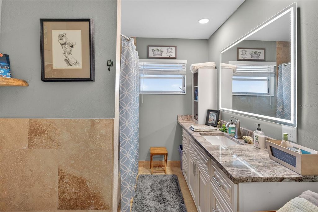 Image 19 of property listing at 1115 SE KINGSBAY DRIVE, Crystal River, FL 34429