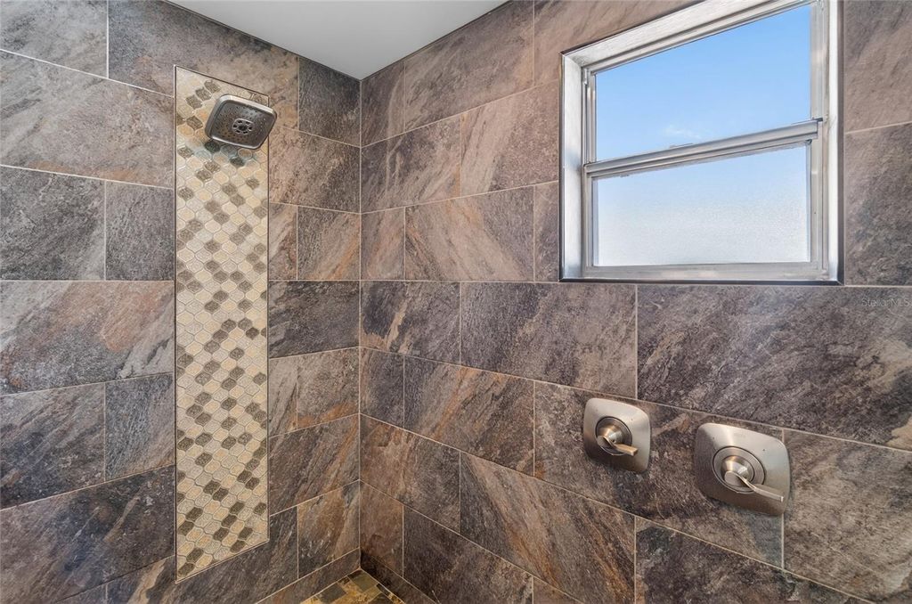 Image 23 of property listing at 1115 SE KINGSBAY DRIVE, Crystal River, FL 34429