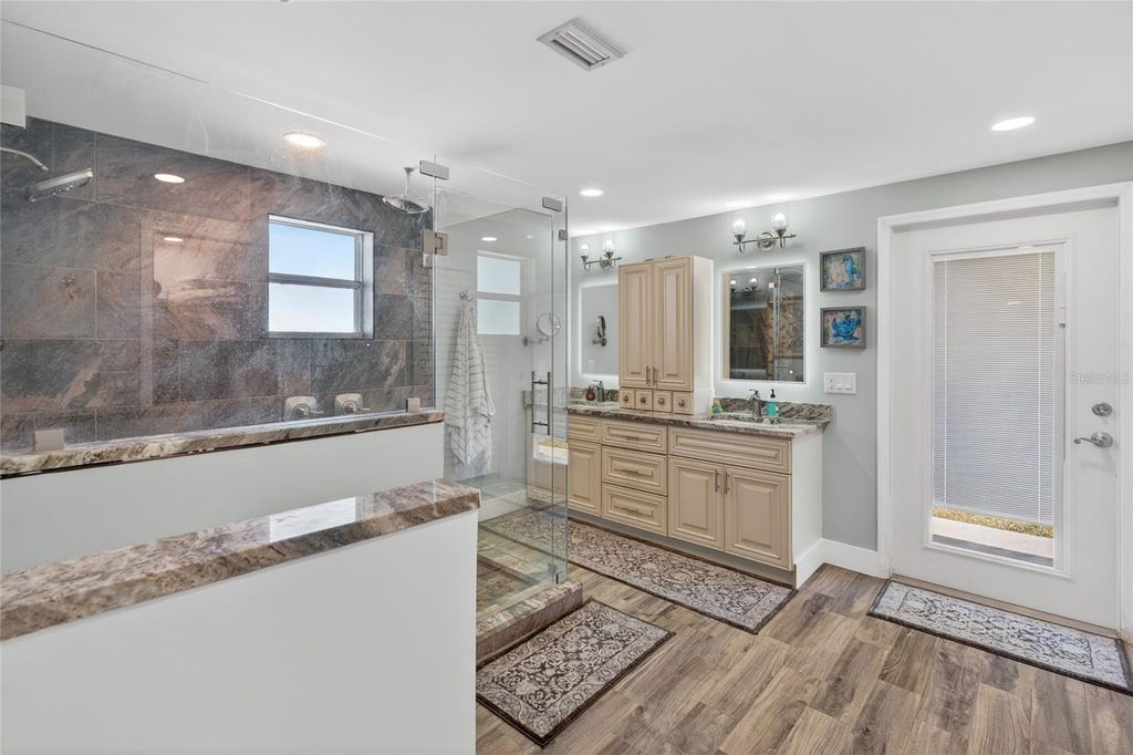 Image 24 of property listing at 1115 SE KINGSBAY DRIVE, Crystal River, FL 34429