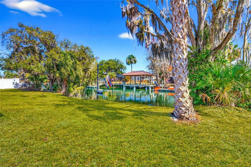 Image 28 of property listing at 1115 SE KINGSBAY DRIVE, Crystal River, FL 34429