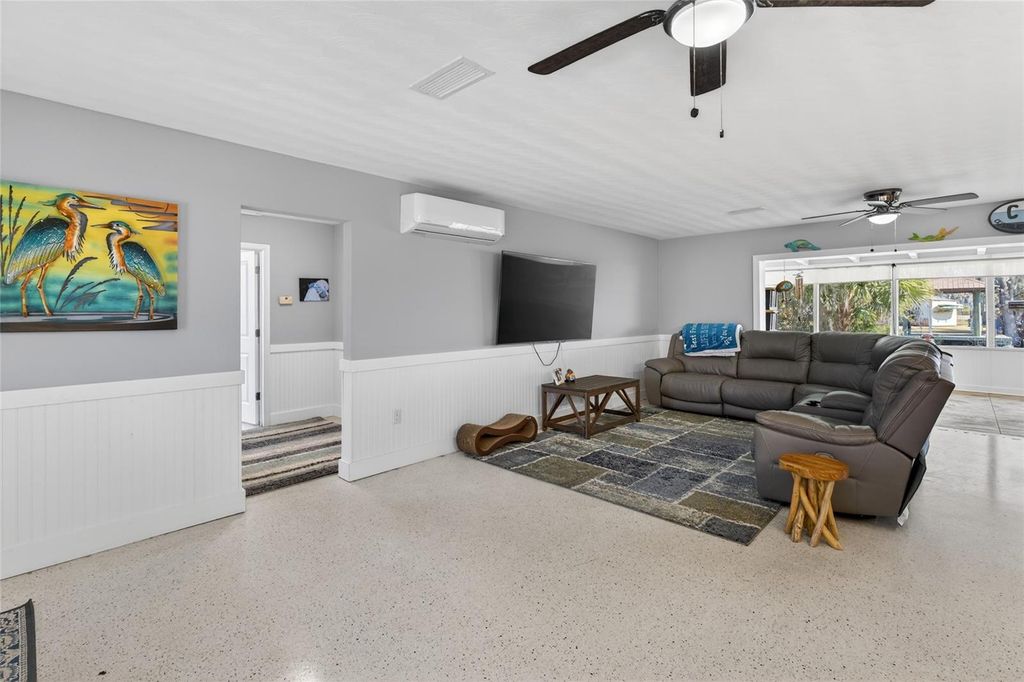 Image 4 of property listing at 1115 SE KINGSBAY DRIVE, Crystal River, FL 34429