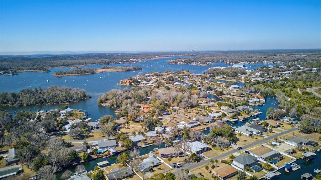 Image 31 of property listing at 1115 SE KINGSBAY DRIVE, Crystal River, FL 34429