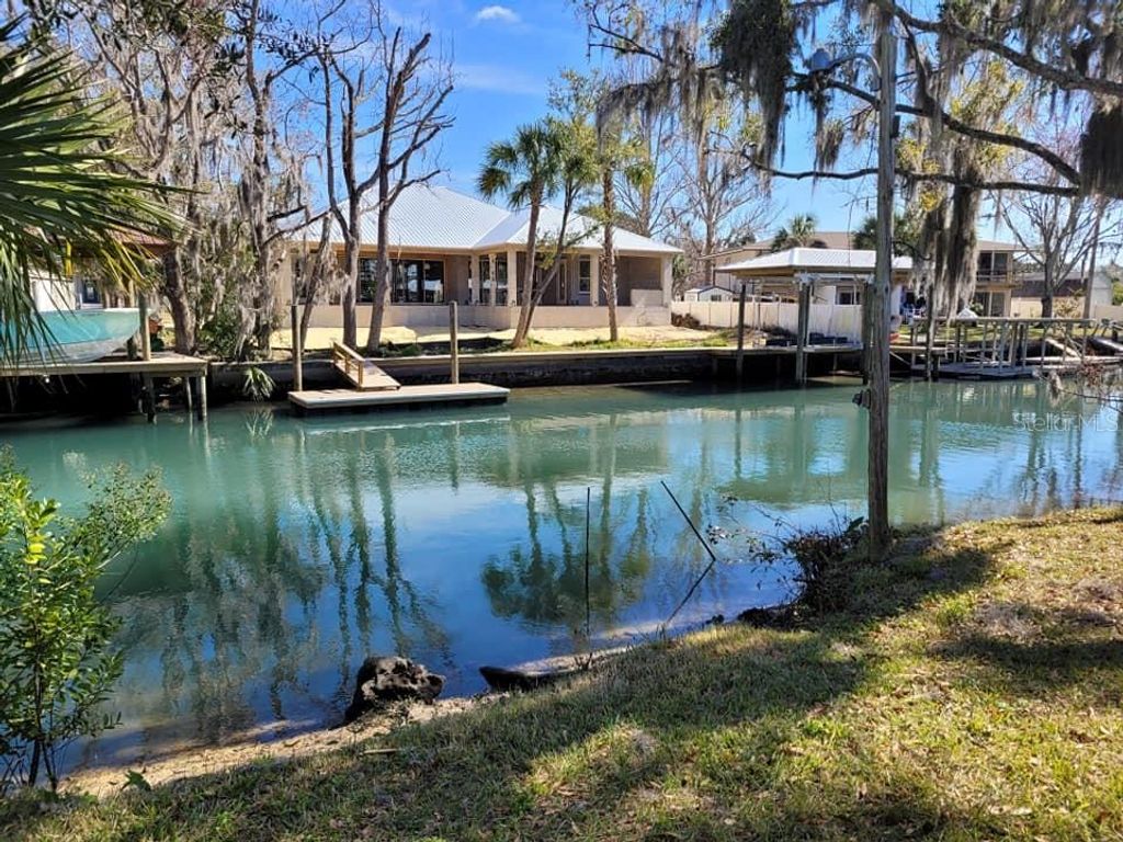 Image 34 of property listing at 1115 SE KINGSBAY DRIVE, Crystal River, FL 34429