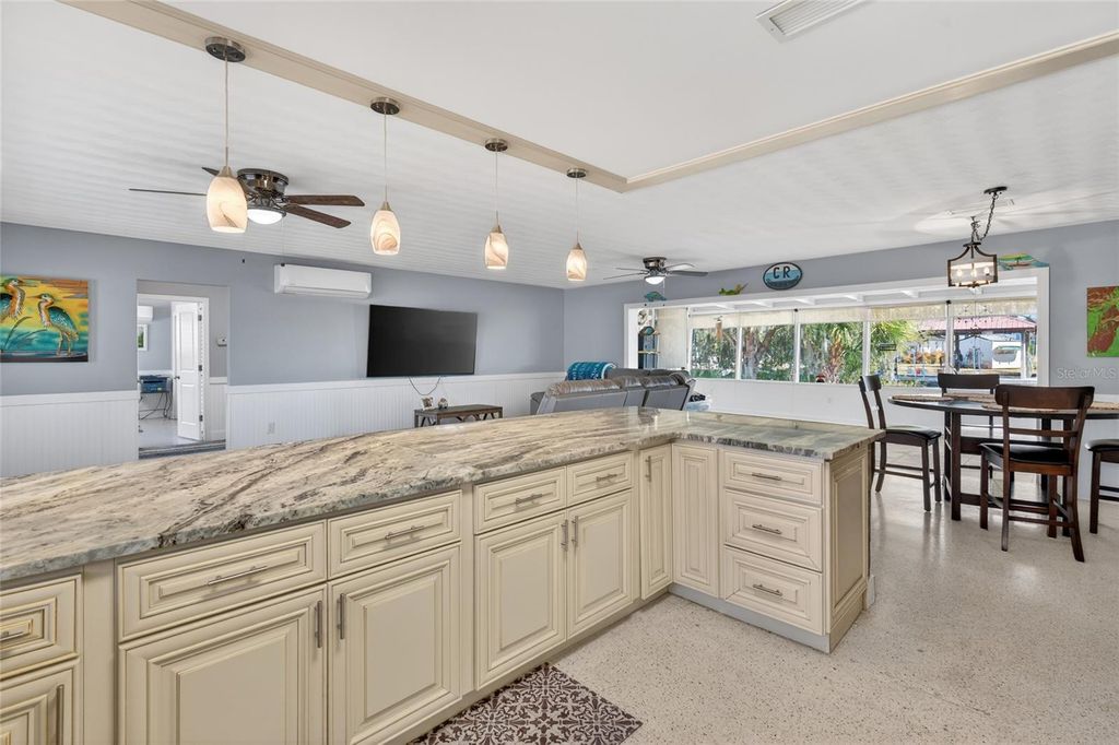 Image 6 of property listing at 1115 SE KINGSBAY DRIVE, Crystal River, FL 34429