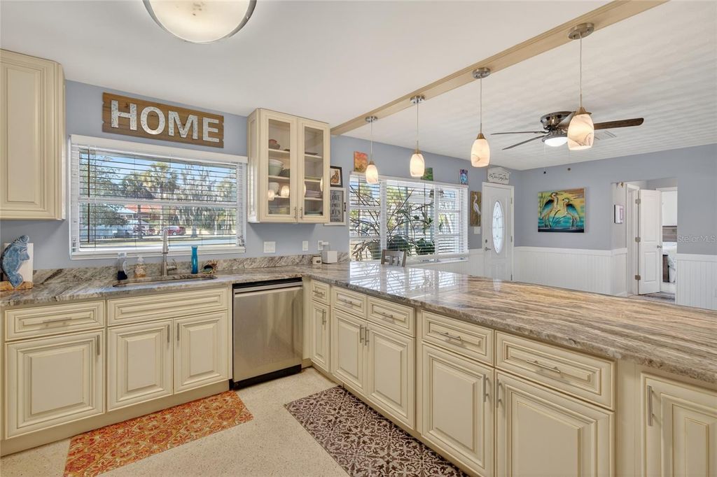 Image 7 of property listing at 1115 SE KINGSBAY DRIVE, Crystal River, FL 34429