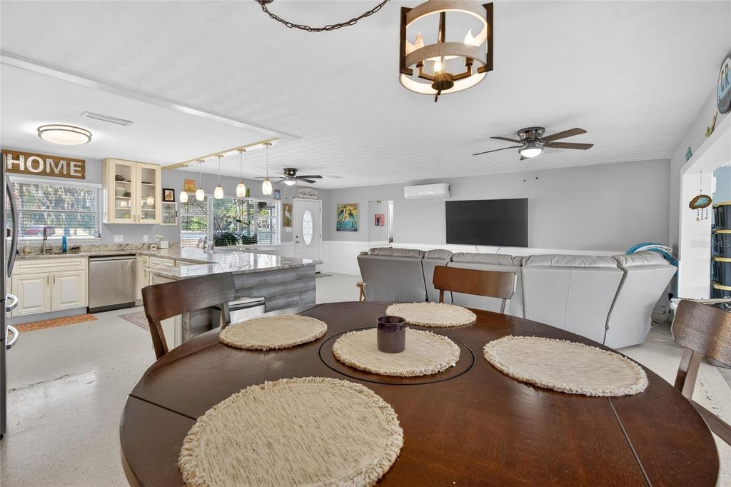 Image 10 of property listing at 1115 SE KINGSBAY DRIVE, Crystal River, FL 34429