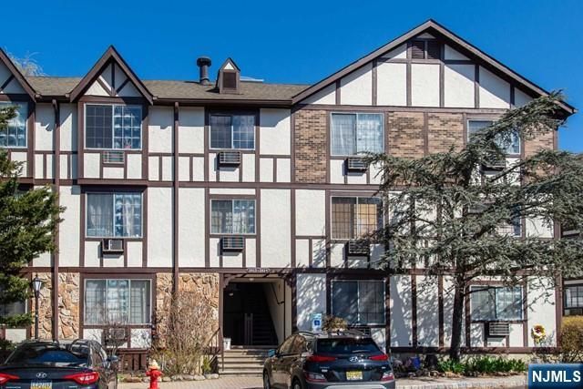 2021 Hawthorne Lane, Mahwah, NJ 07430