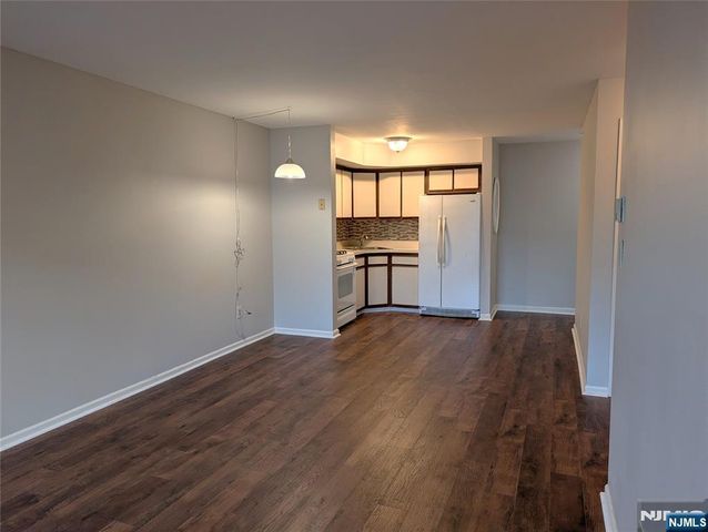 2021 Hawthorne Lane, Mahwah, NJ 07430