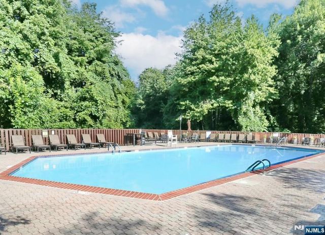 2021 Hawthorne Lane, Mahwah, NJ 07430