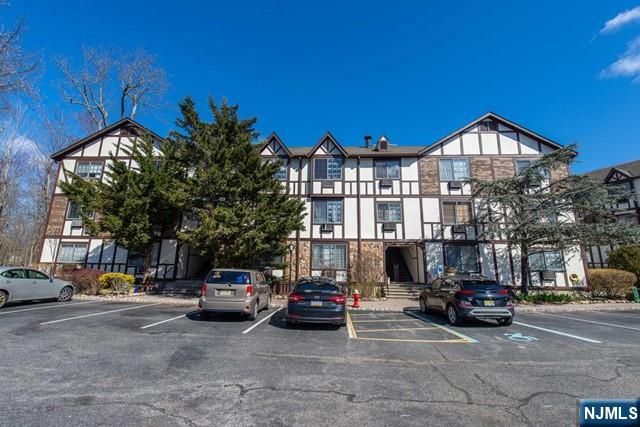 2021 Hawthorne Lane, Mahwah, NJ 07430