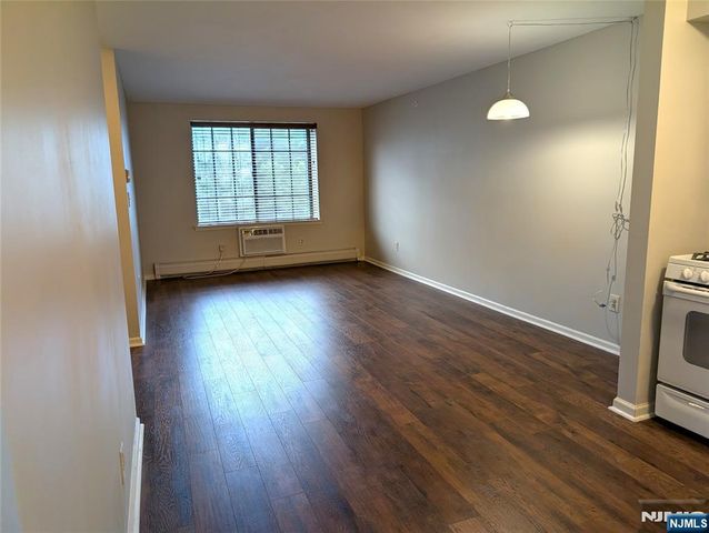 2021 Hawthorne Lane, Mahwah, NJ 07430
