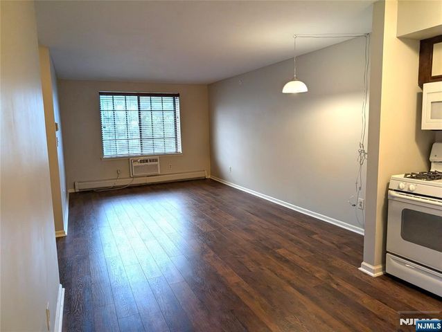 2021 Hawthorne Lane, Mahwah, NJ 07430