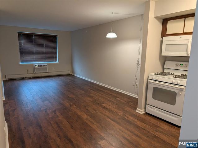 2021 Hawthorne Lane, Mahwah, NJ 07430