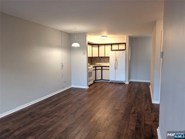 2021 Hawthorne Lane, Mahwah, NJ 07430