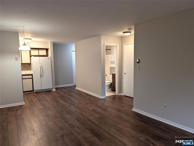 2021 Hawthorne Lane, Mahwah, NJ 07430