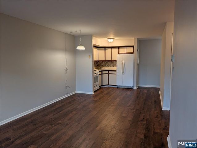 2021 Hawthorne Lane, Mahwah, NJ 07430
